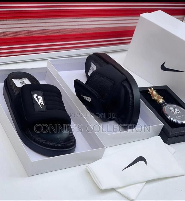 Nike Slippers · Photo 3
