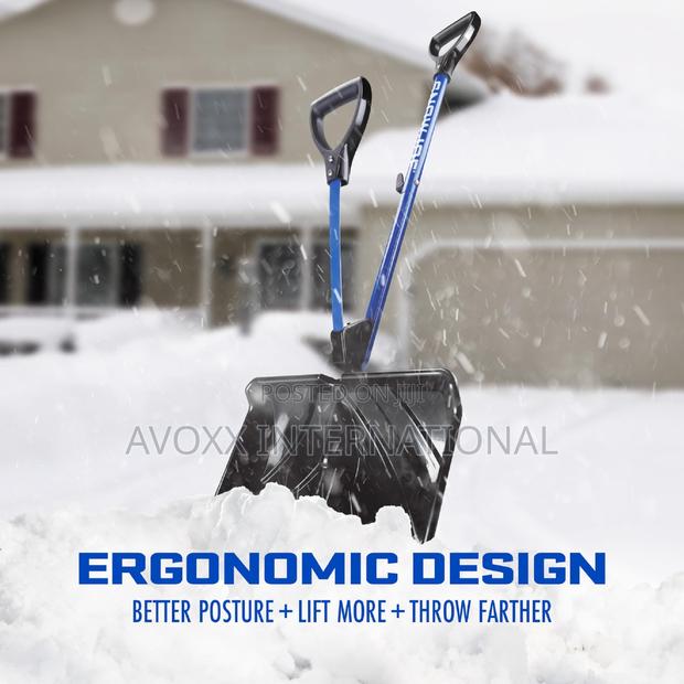 Snow Joe SJ-SHLV01 Shovelution Strain-Reducing Snow Shovel · Photo 3