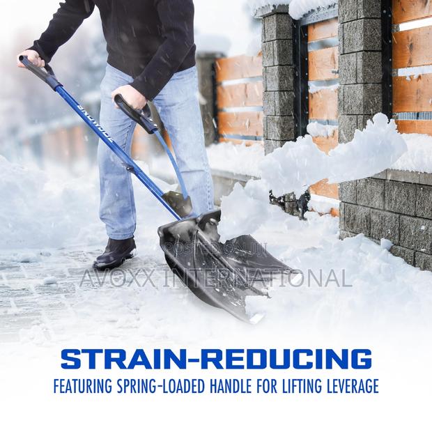 Snow Joe SJ-SHLV01 Shovelution Strain-Reducing Snow Shovel · Photo 5