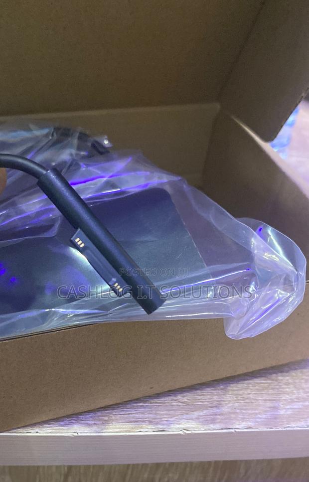 Surface Pro Charger · Photo 5