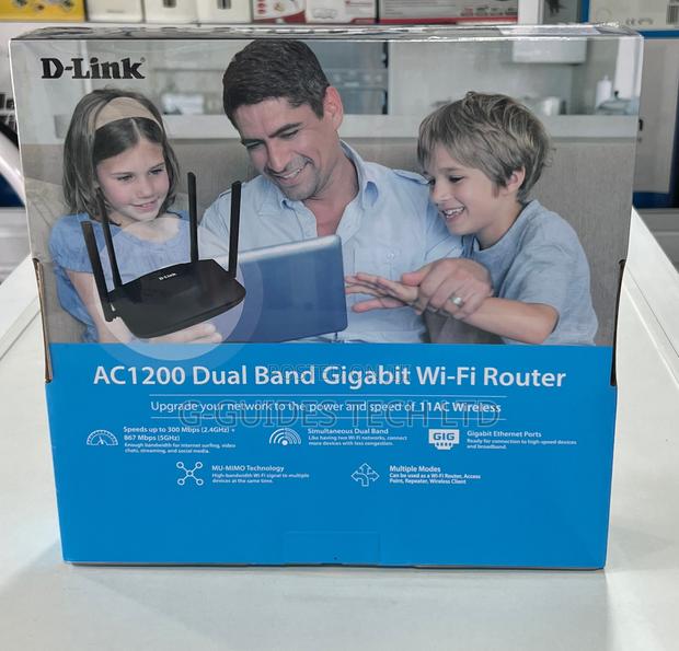 D-Link Ac1200 Dual Band Gigabit Wi-Fi Router Dir-825m · Photo 2