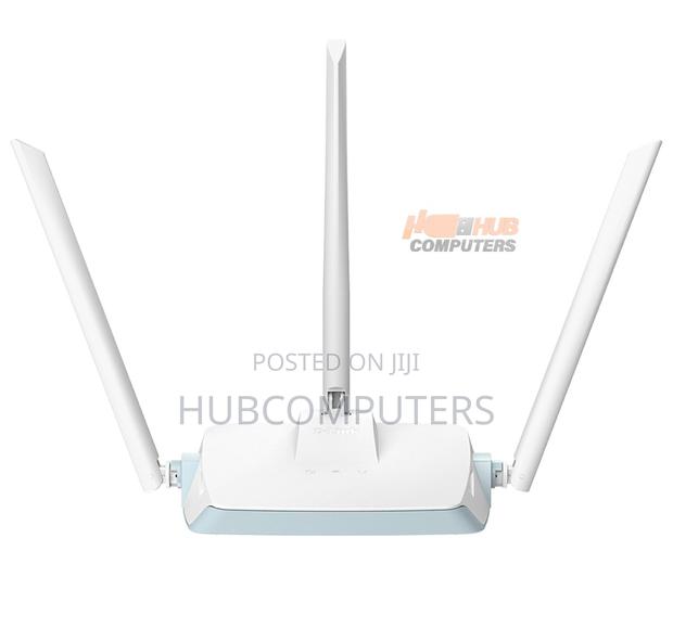 D-Link R04 Eagle PRO Ai N300 Smart Router · Photo 1