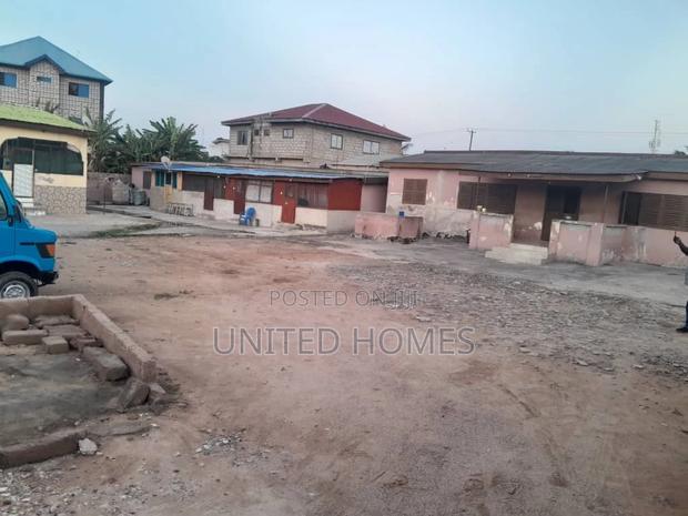 2 Plot With Old House for Sale at Kwashieman Traffic · Photo 2
