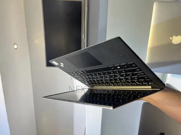 New Laptop Dell XPS 13 8GB Intel Core i5 SSD 256GB · Photo 1