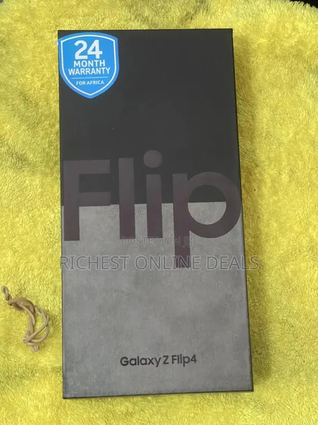 New Samsung Galaxy Z Flip4 256 GB Gold · Photo 1