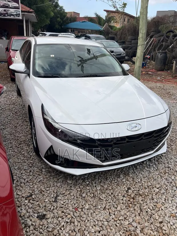 Hyundai Elantra SE 2021 White · Photo 1