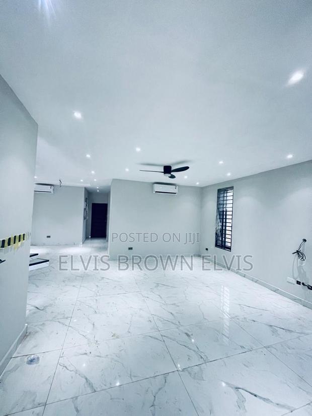 4bdrm House in Botwe Lakesid for sale · Photo 5