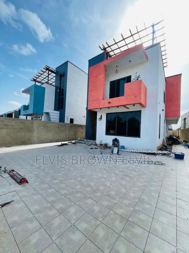 4bdrm House in Botwe Lakesid for sale · Photo 3