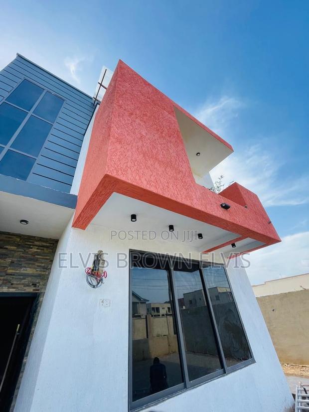 4bdrm House in Botwe Lakesid for sale · Photo 2