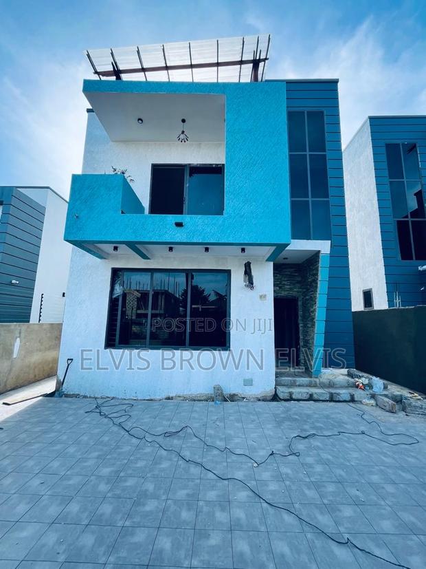 4bdrm House in Botwe Lakesid for sale · Photo 2