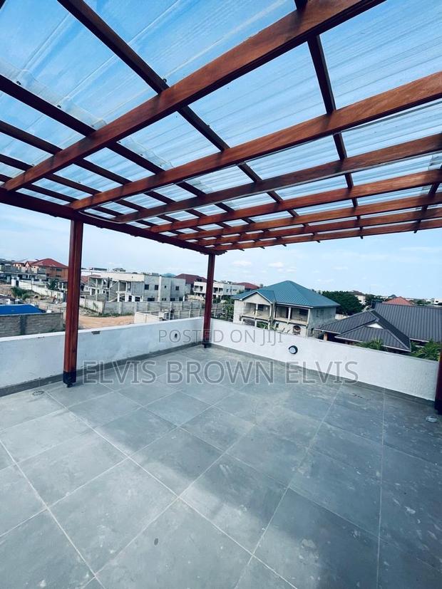 4bdrm House in Botwe Lakesid for sale · Photo 4