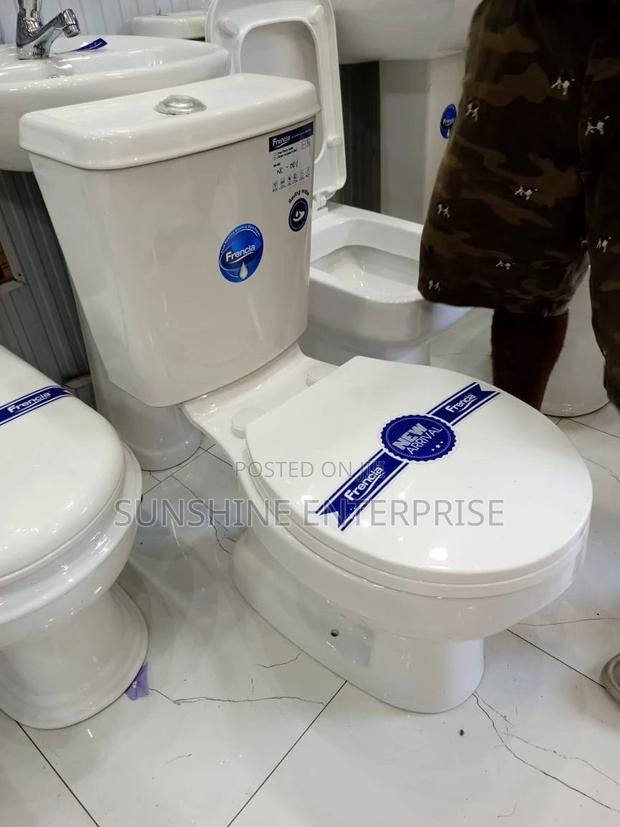Modern Water Closet · Photo 1