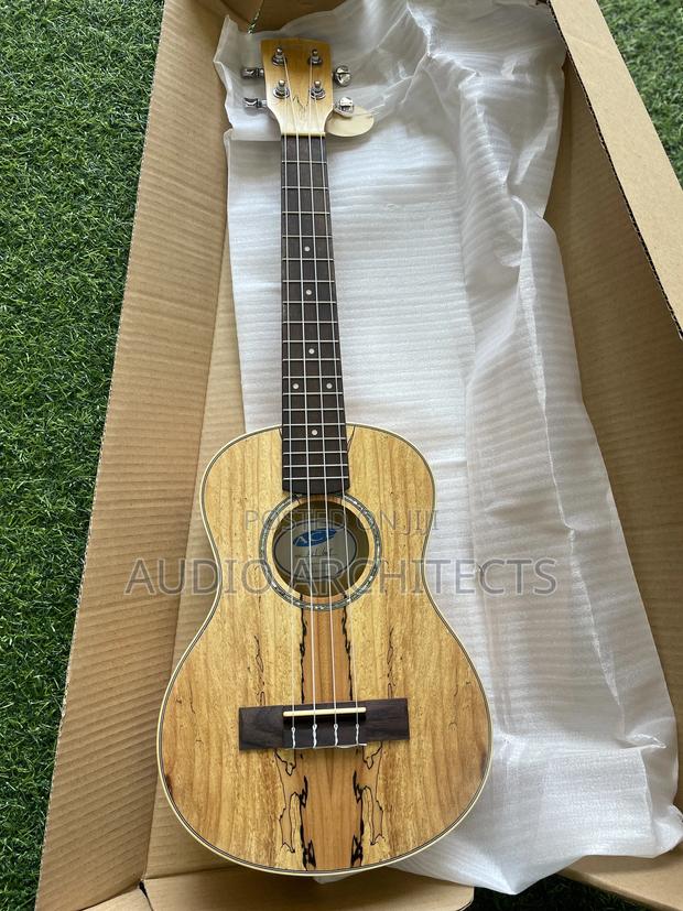 Ukulele Wood Colour · Photo 2