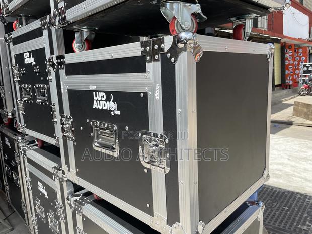 Amplifier Rack 12 U · Photo 3
