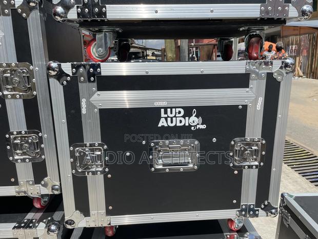 Amplifier Rack 12 U · Photo 1