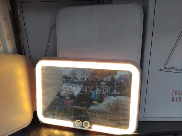 Rechargeable Cosmetic Mirror · Photo 1