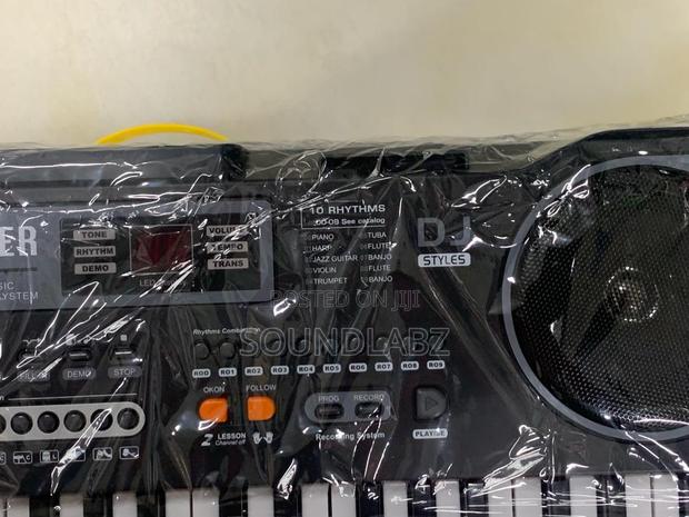Large Electronic Organ Entry Level 61-Keys Piano Keyboard · Photo 5