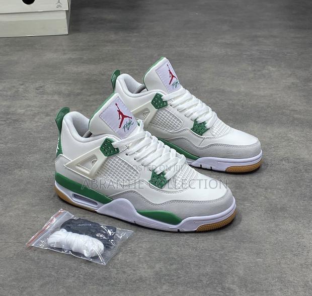 Air Jordan 4 SB Pine Green · Photo 1