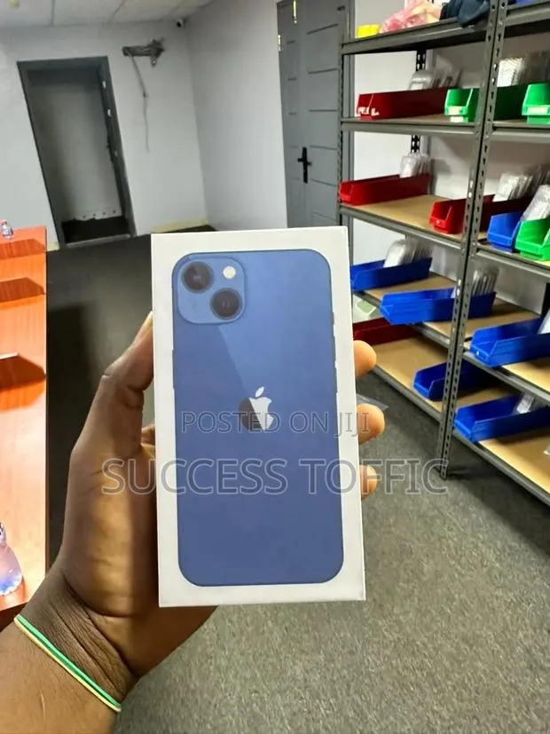 Apple iPhone 13 128 GB Blue · Photo 1