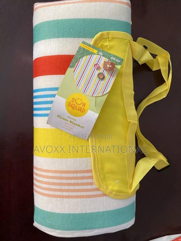 Sun Squad 72" X 60" High Quality Picnic Blankets( Seats 2-4) · Photo 3