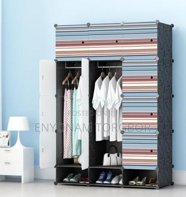 12 Cuboid Wardrobe · Photo 1