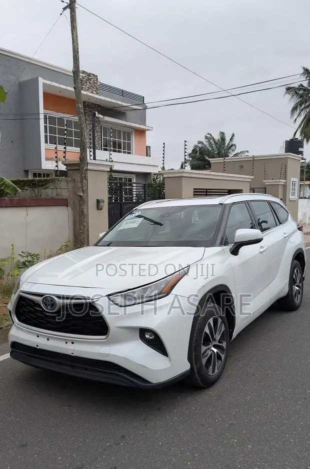 Toyota Highlander XLE 2022 White · Photo 1