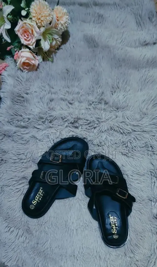 Ladies Double Buckle Flat Slippers · Photo 1