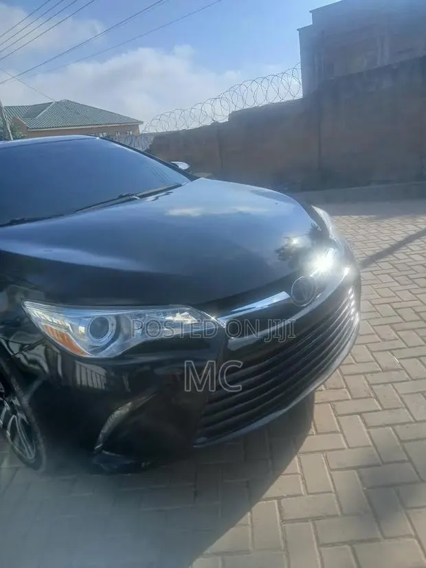 Toyota Camry XLE 4dr Sedan (2.5L 4cyl 6A) 2017 Black · Photo 1
