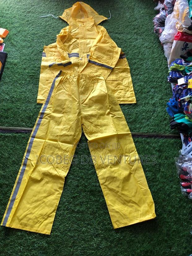 Adults Raincoat · Photo 3