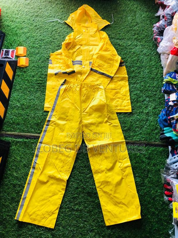 Adults Raincoat · Photo 1