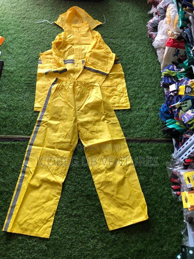 Adults Raincoat · Photo 4