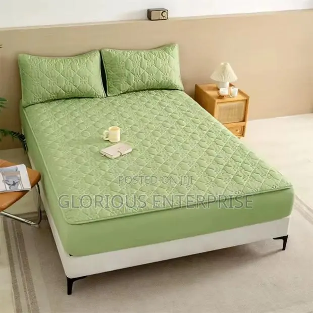 Waterproof Mattress Protector · Photo 1