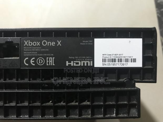 Xbox One X Console With 11 Games Installed + 1 Controller · Photo 4
