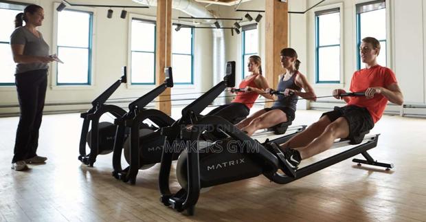 Matrix Rower With Console (Rowing Machine) · Photo 1