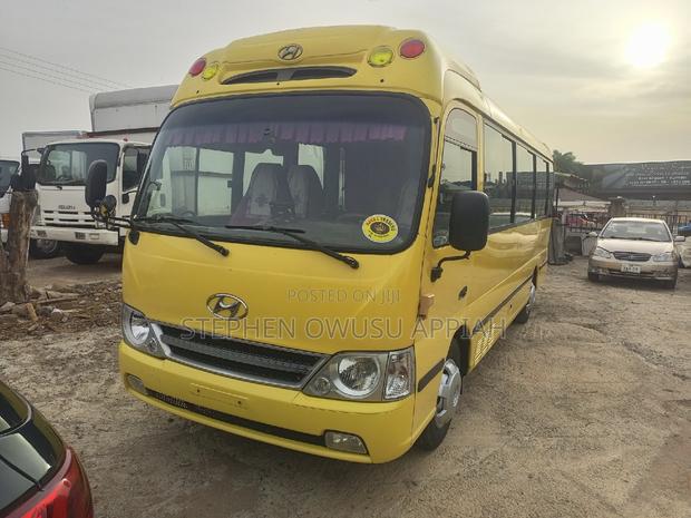 Hyundai County 2014 Yellow · Photo 1