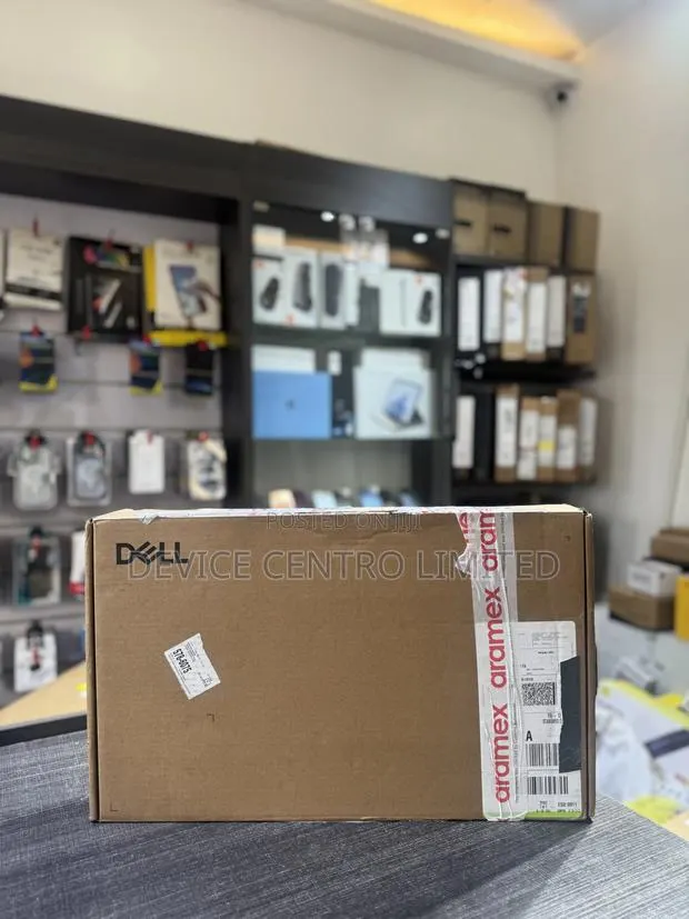 New Laptop Dell 16GB Intel Core 7 SSD 1T · Photo 1