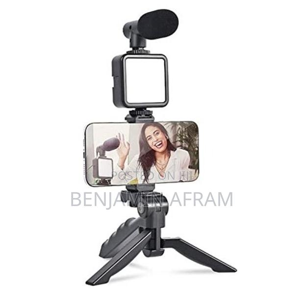 Tripod With Light and Microphone AY-49 · Photo 2