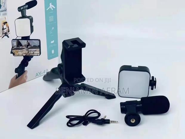 Tripod, Light and Mic Video Kits · Photo 1