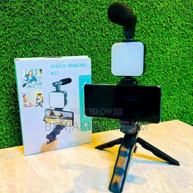 Tripod, Light and Mic Video Kits · Photo 2