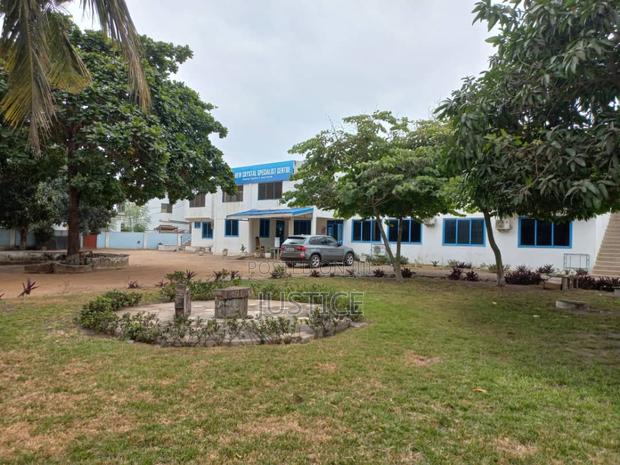 Strategic Located Building Suitable for Hospital C1 Tema · Photo 1