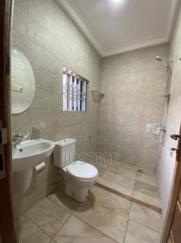 Strategic Located Building Suitable for Hospital C1 Tema · Photo 4