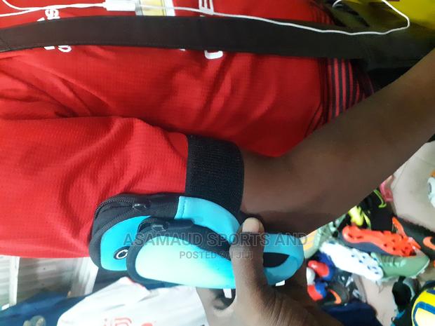 Original Fone Holder For Jogging At Cool Price · Photo 2