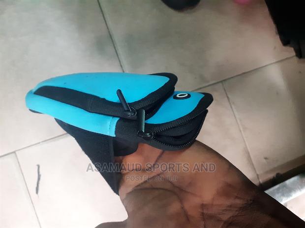 Original Fone Holder For Jogging At Cool Price · Photo 5