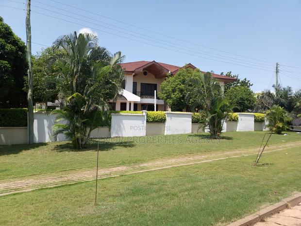7bdrm House in Com18, Sakumono for sale · Photo 3