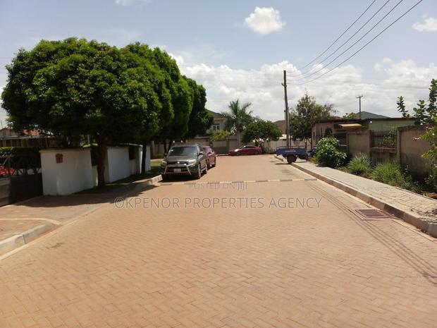 7bdrm House in Com18, Sakumono for sale · Photo 6