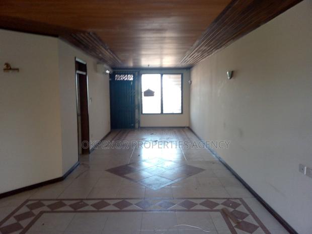 7bdrm House in Com18, Sakumono for sale · Photo 8