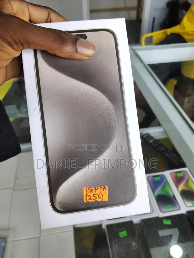 New Apple iPhone 15 Pro Max 256 GB Gray · Photo 1