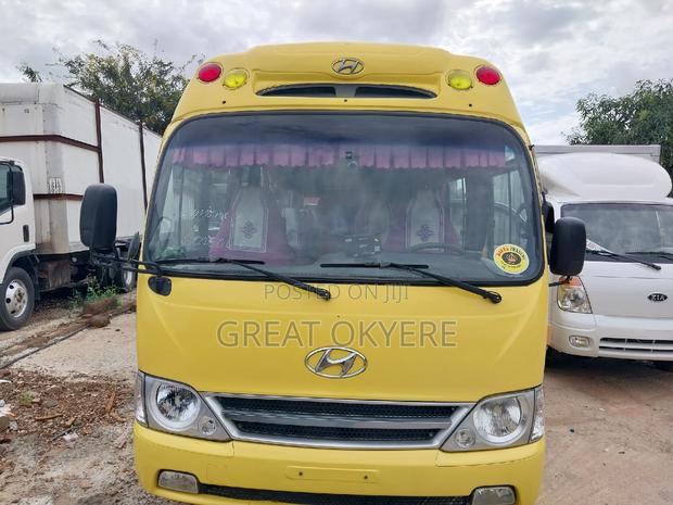 Hyundai County 2014 Yellow · Photo 1