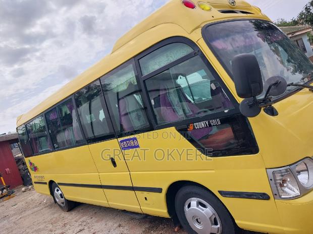 Hyundai County 2014 Yellow · Photo 2