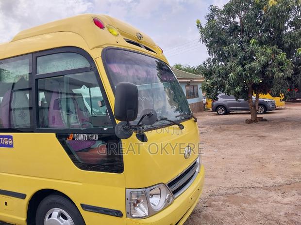 Hyundai County 2014 Yellow · Photo 3